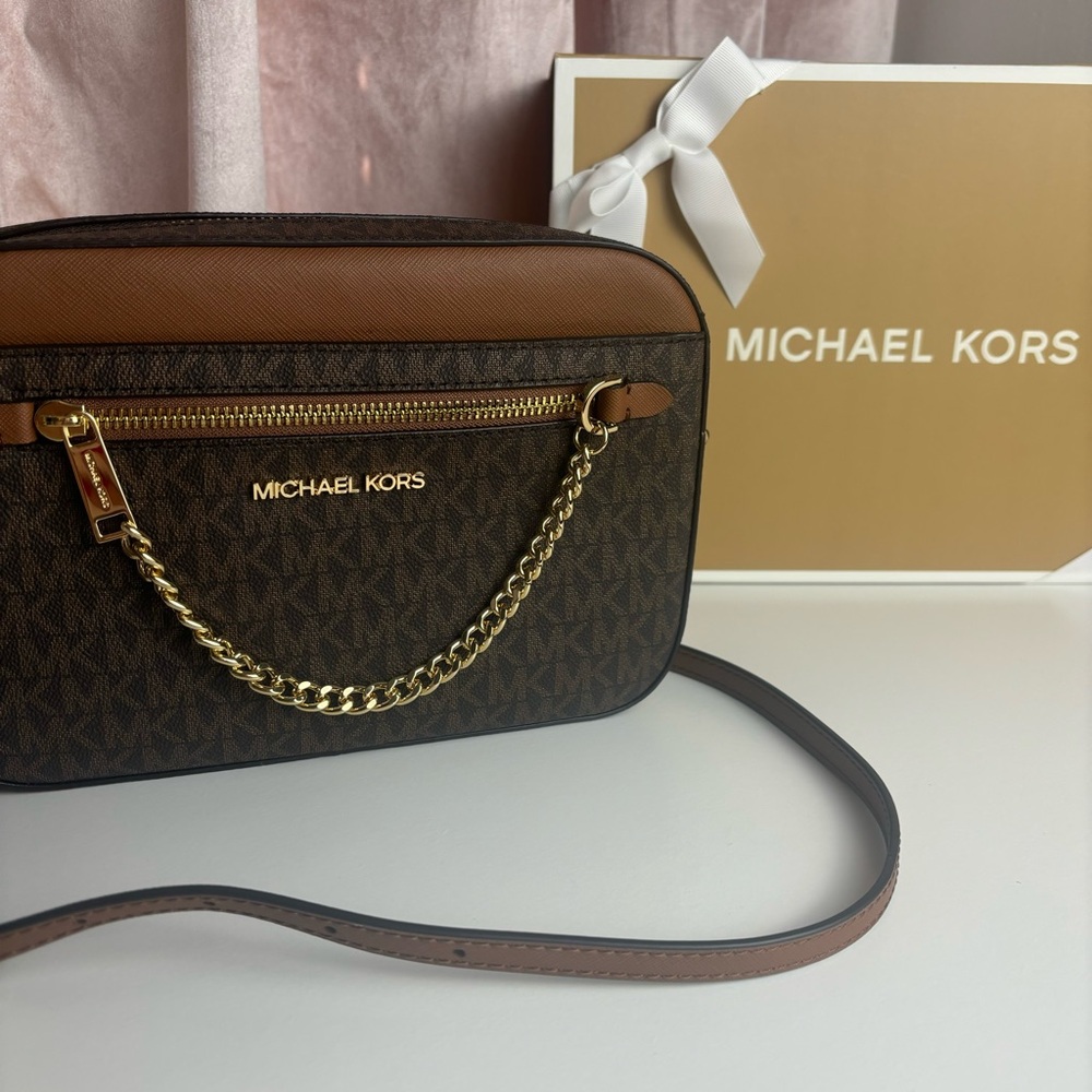 MICHAEL KORS Jet set item LG EW zip chain Xbody Brown